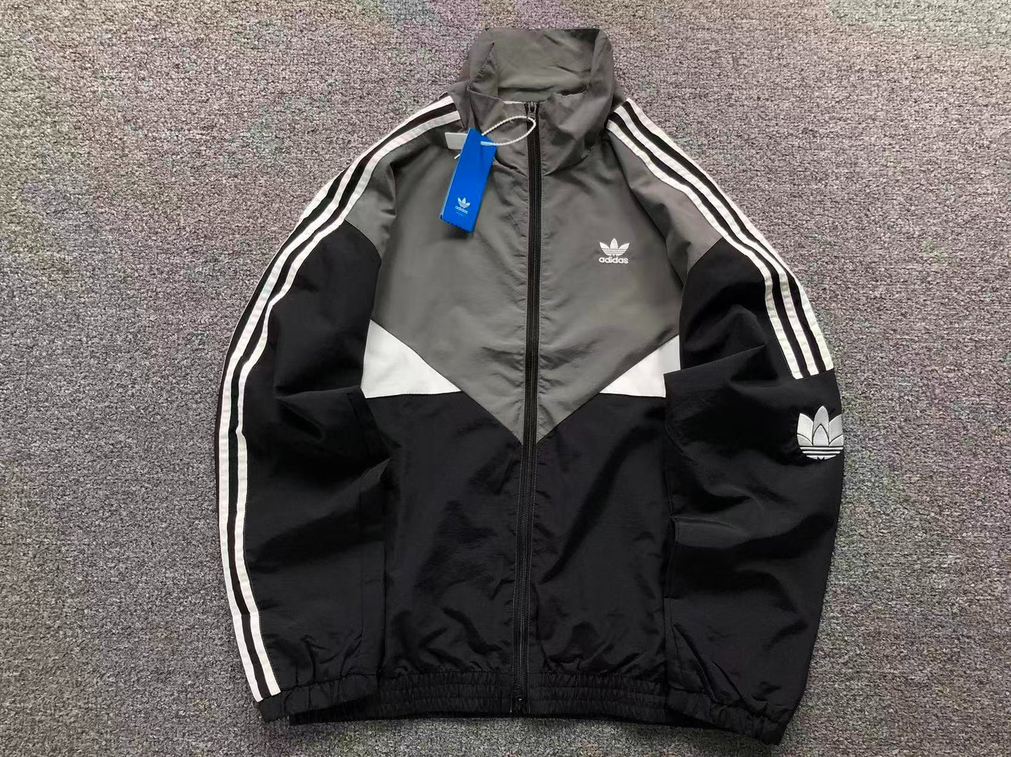 Jaqueta Adidas Chevron Windbreaker Archive