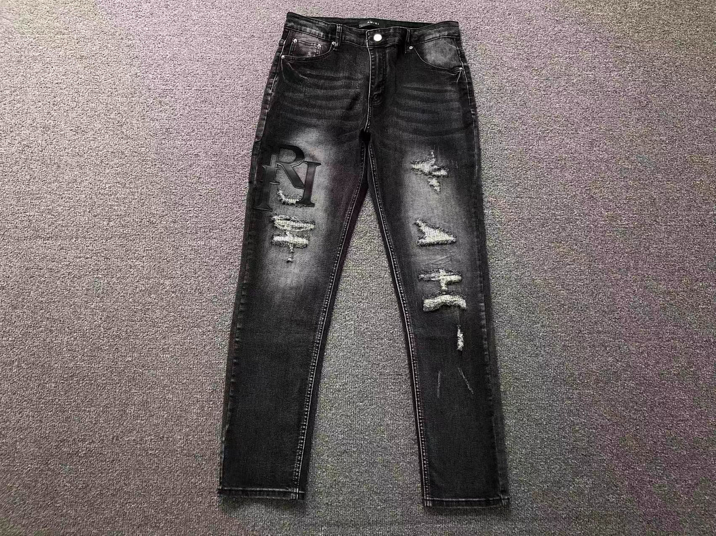Calça AMIRI Tonal Logo Black Destroyed Denim