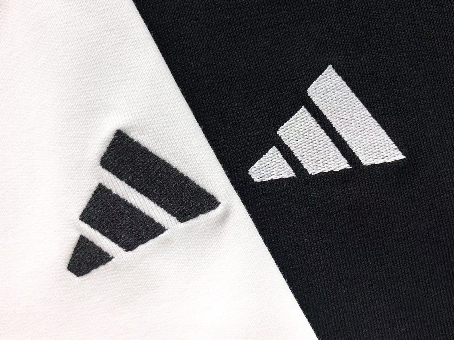 Camiseta Adidas Clean Stripe Tee Feminina