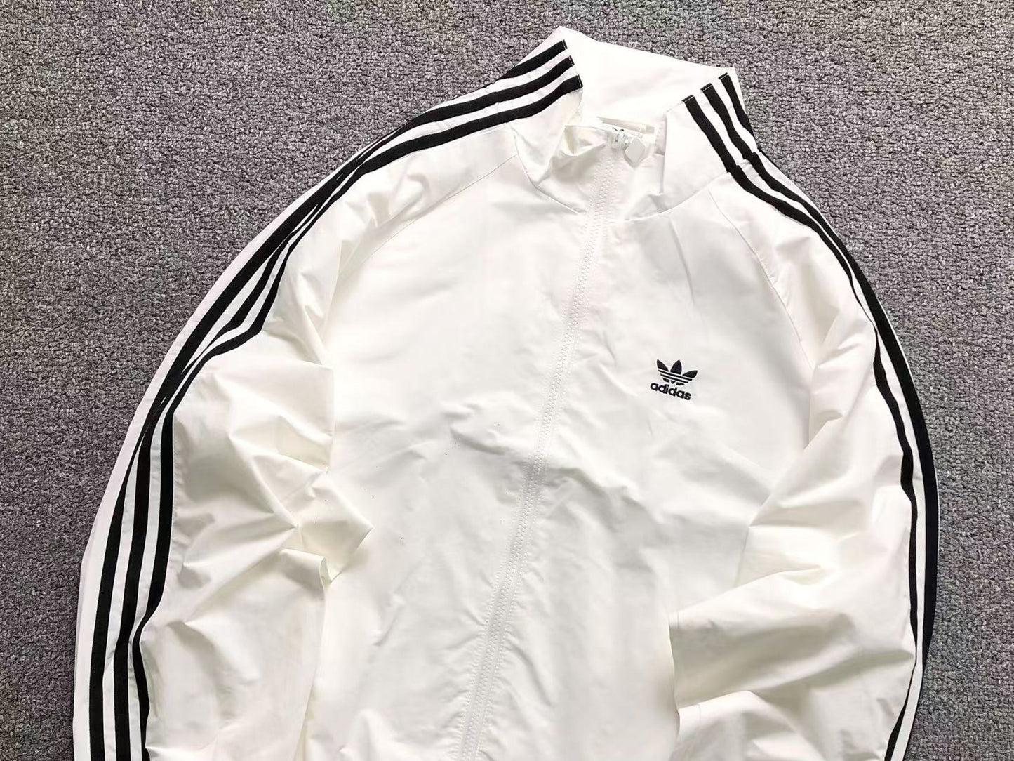 Jaqueta Adidas Lightweight Shell