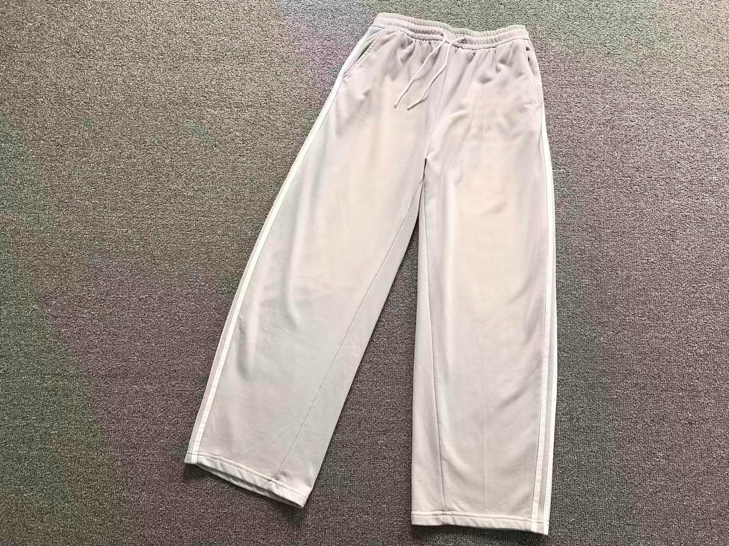 Calça Adidas Essential Wide Tech Pants