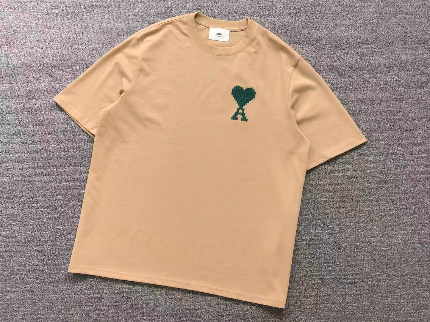 Camiseta AMI Paris Premium Mini Heart Detail