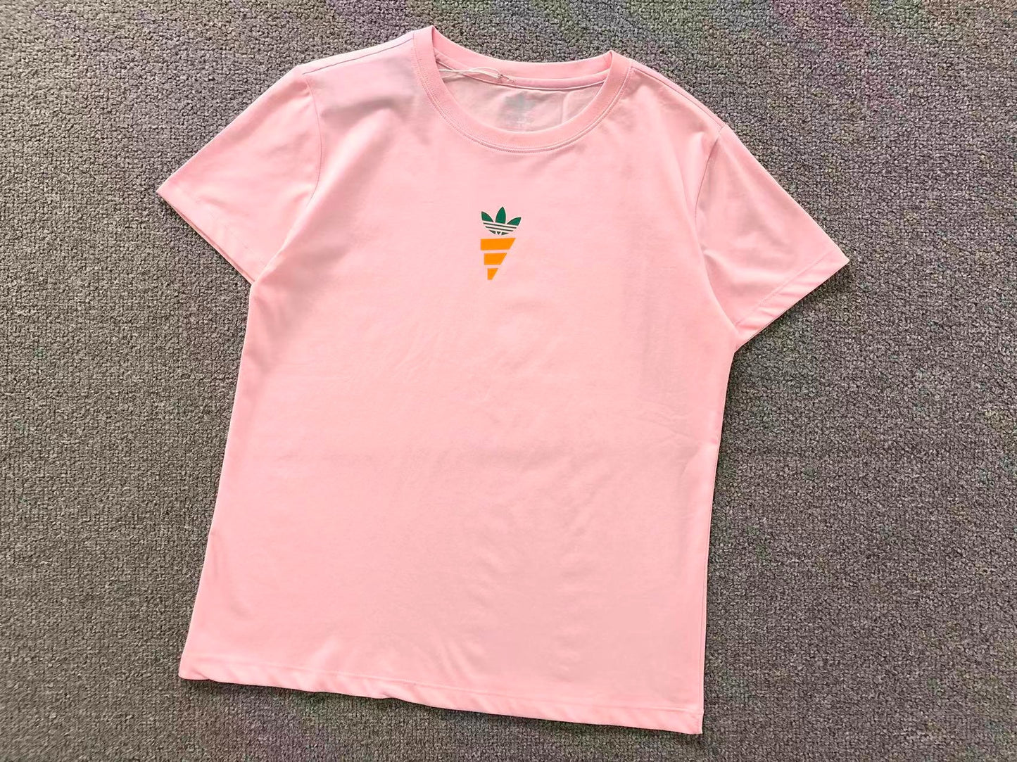 Camiseta Adidas Trefoil Carrot Feminina