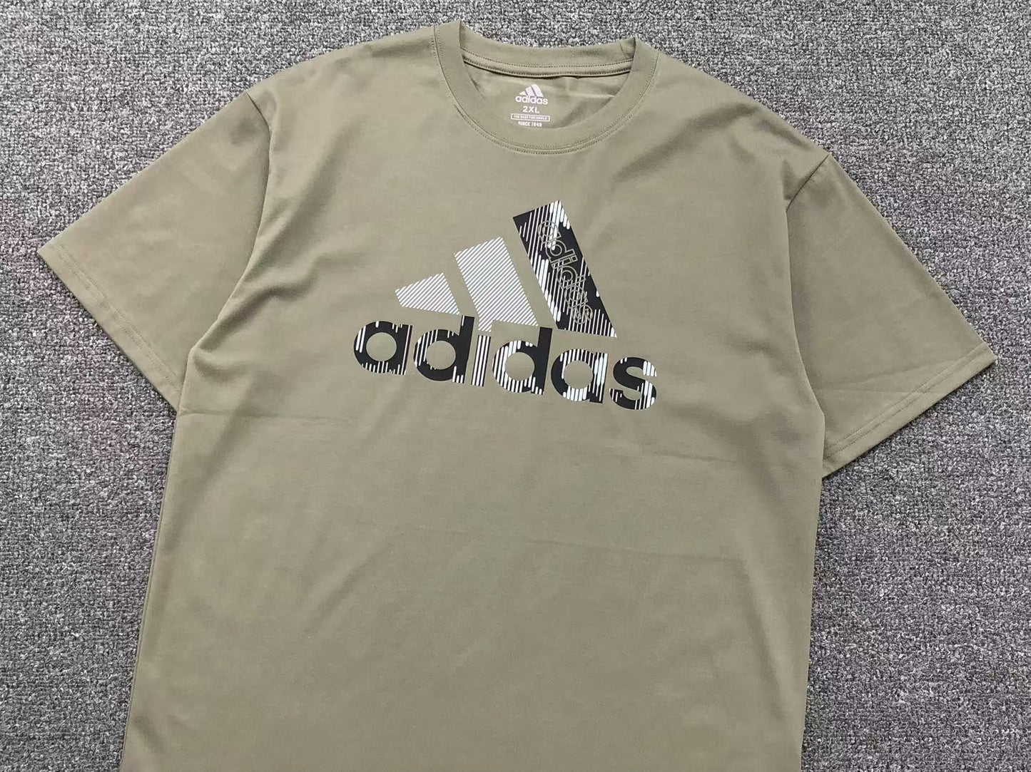 Camiseta Adidas Minimal Logo Pattern