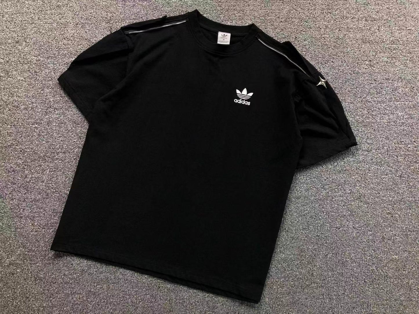 Camiseta Adidas Originals Shoulder Hardware