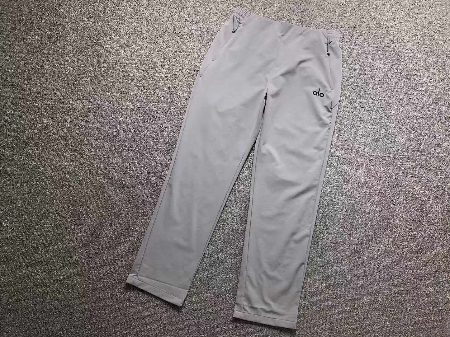 Calça elástica ALO moletom cargo