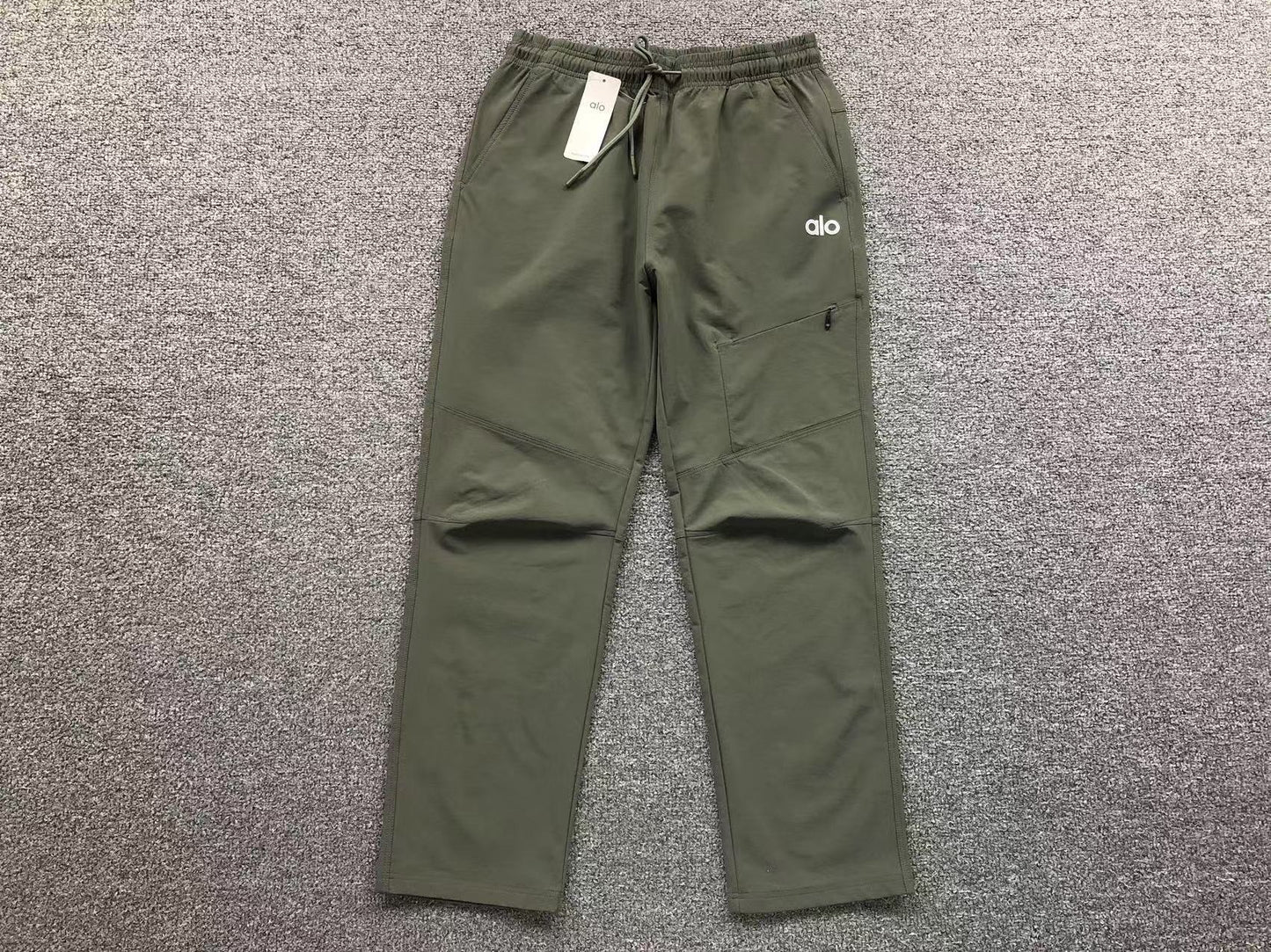 Calça elástica ALO moletom cargo