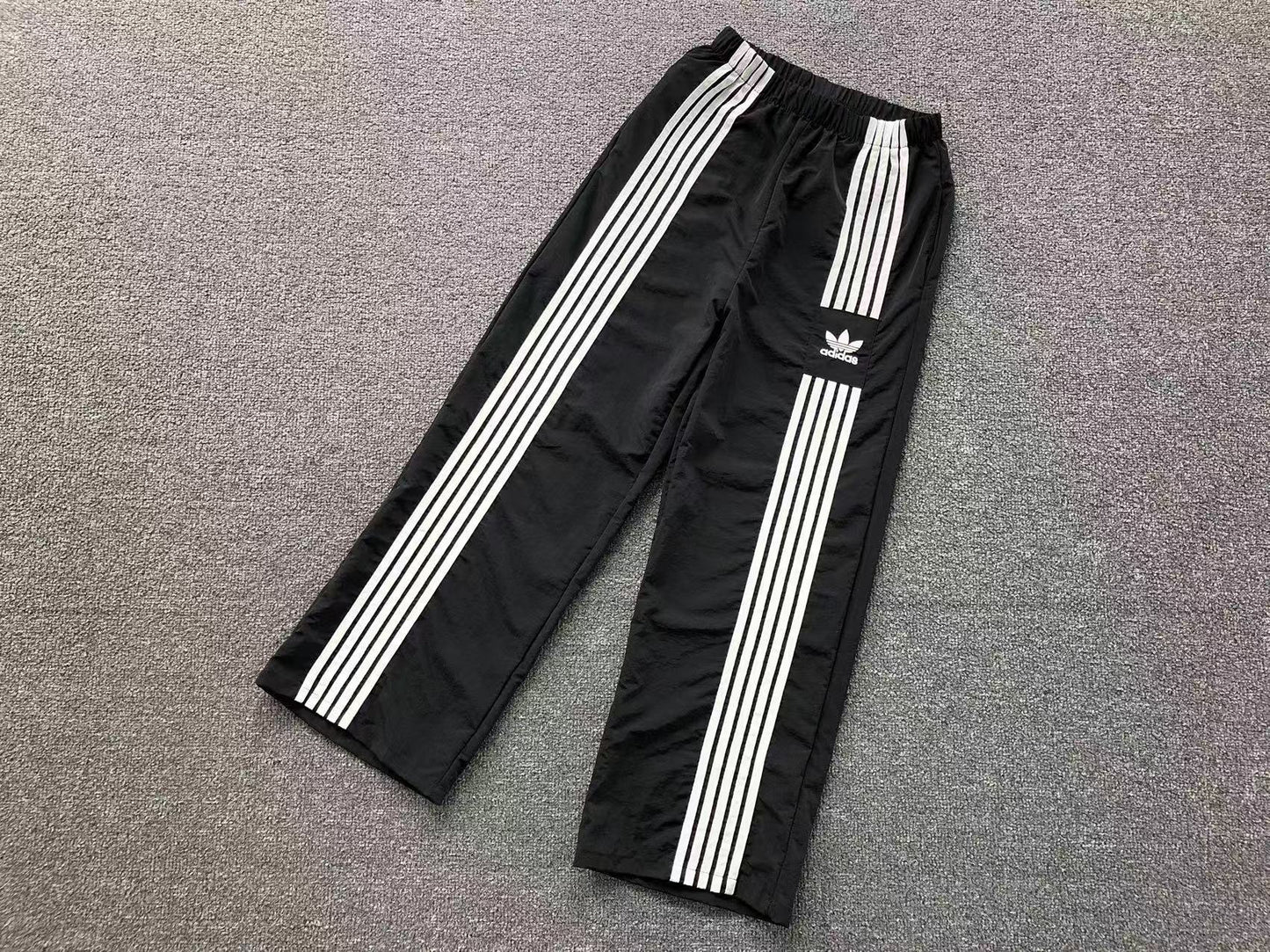 Calça Adidas Wide Track Stripes