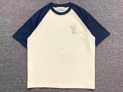 Camiseta AMI Paris Raglan Logo Coração