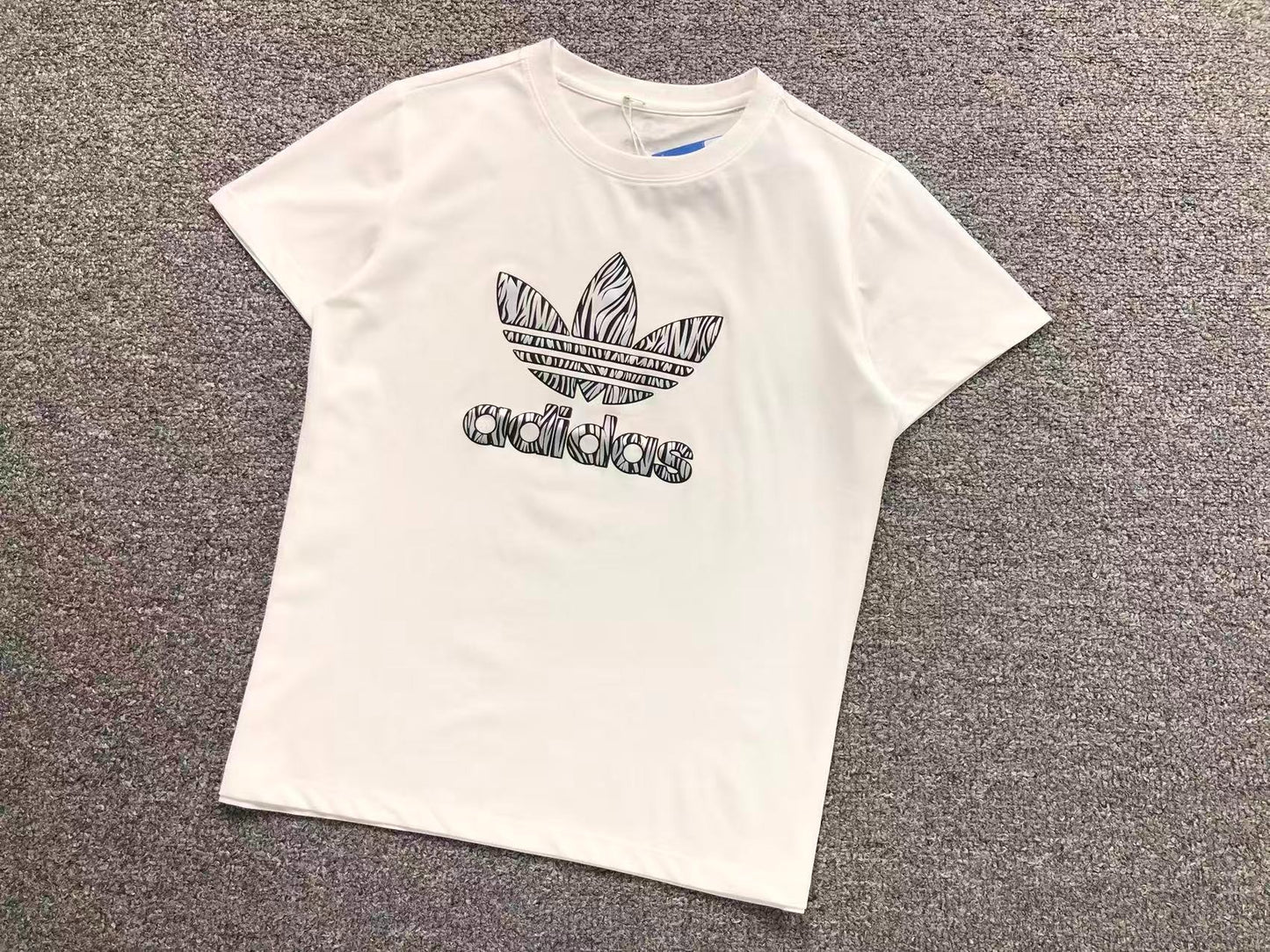 Camiseta adidas Originals Zebra Trefoil
