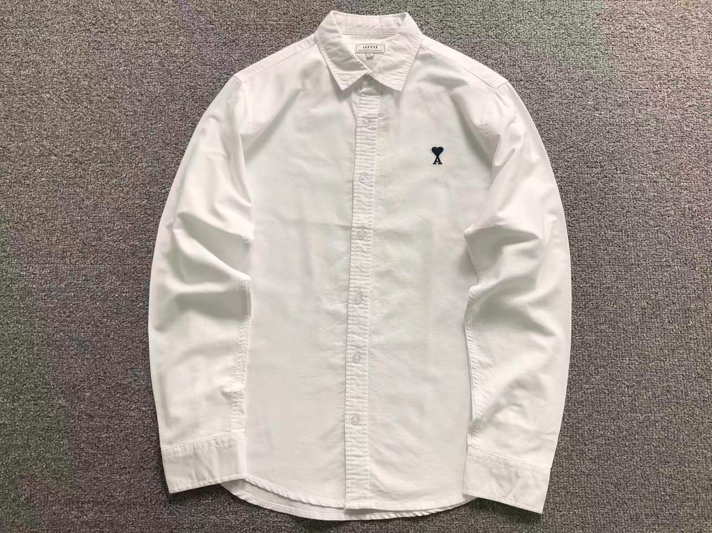 Camisa AMI Paris Logo Coração Bordado