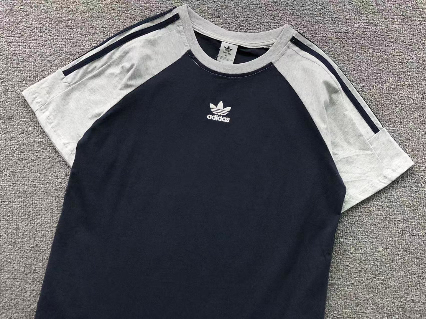 Camiseta Adidas Raglan Contrast Feminino