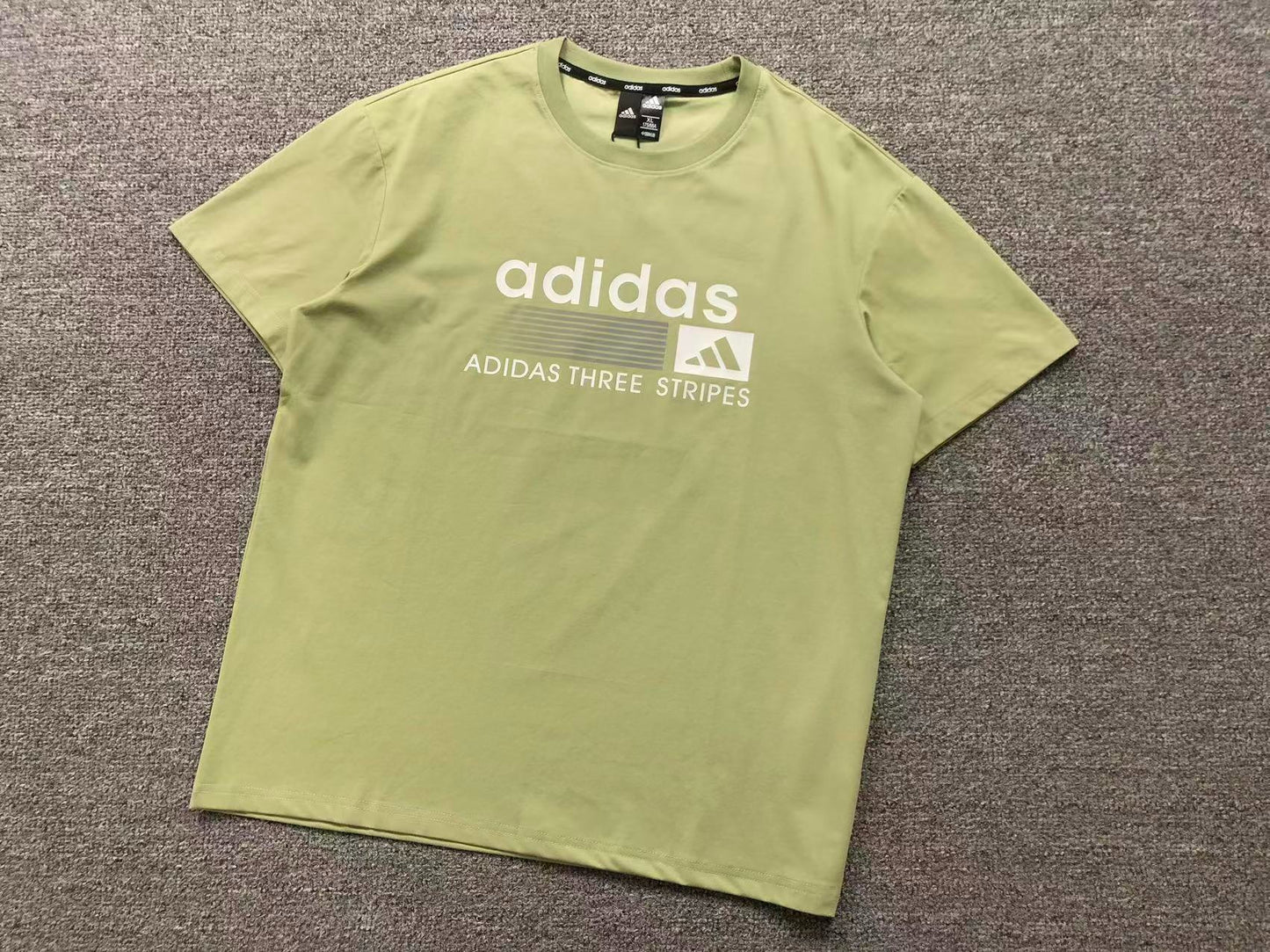Camiseta Adidas Three Stripes Identity Logo