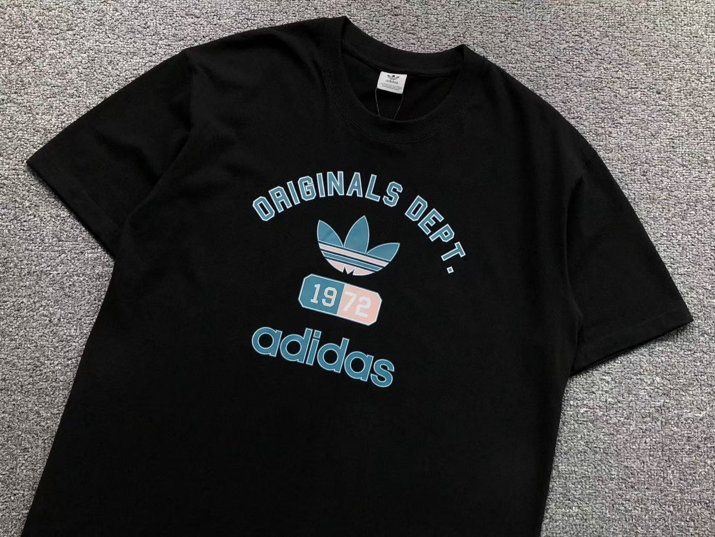 Camiseta Adidas Dept 1972 Vintage Logo