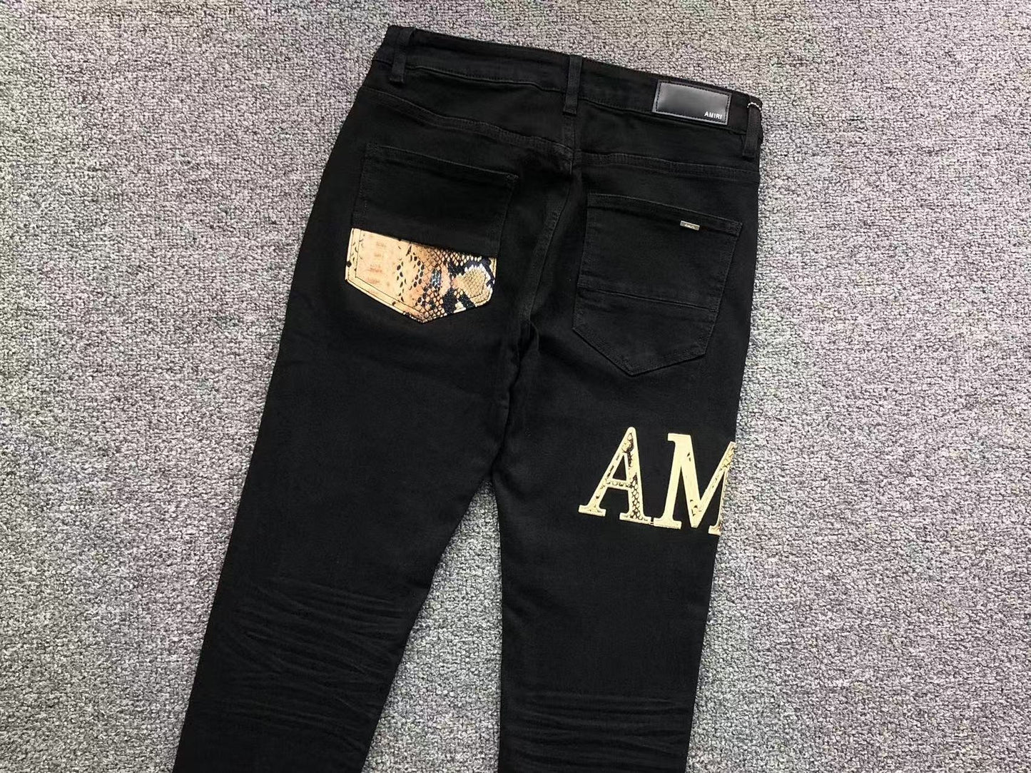 Calça AMIRI Logo Destroyed Black Denim