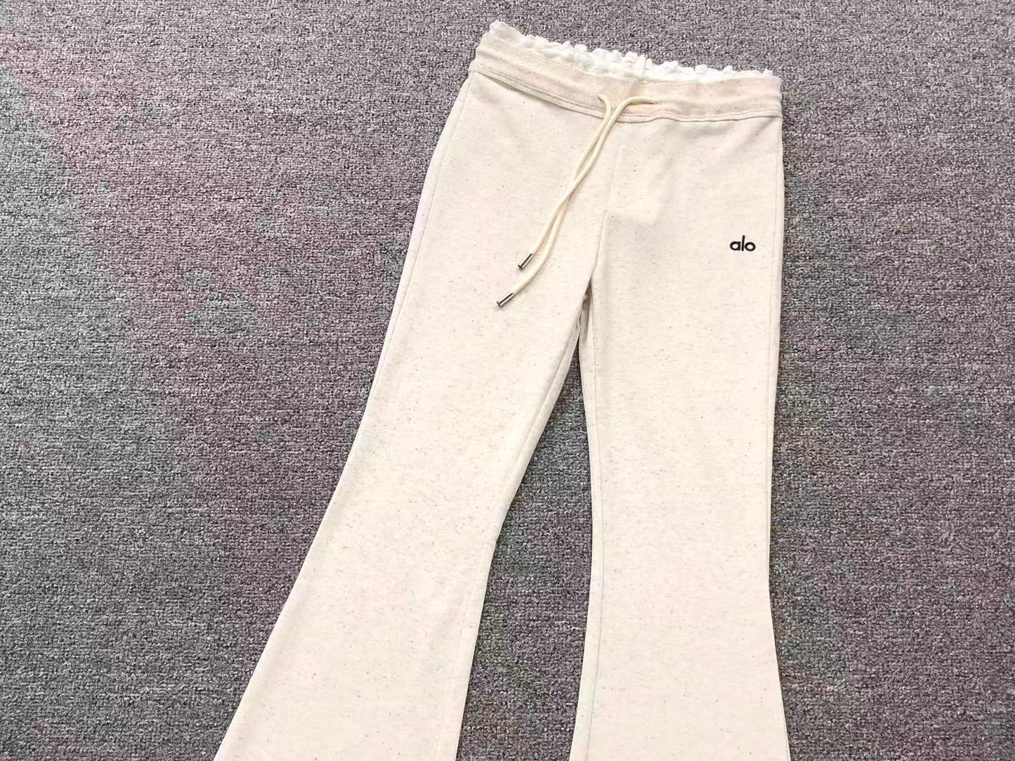 Calça elástica ALO moletom flare feminino