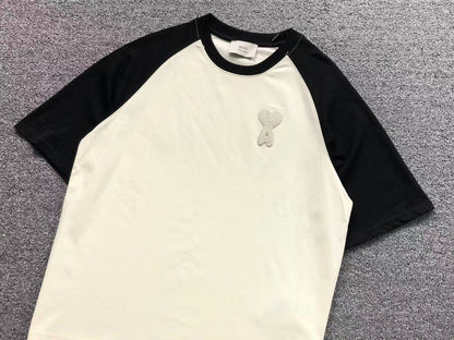 Camiseta AMI Paris Raglan Logo Coração