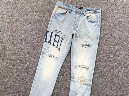 Calça AMIRI Logo Distressed Light Blue Denim