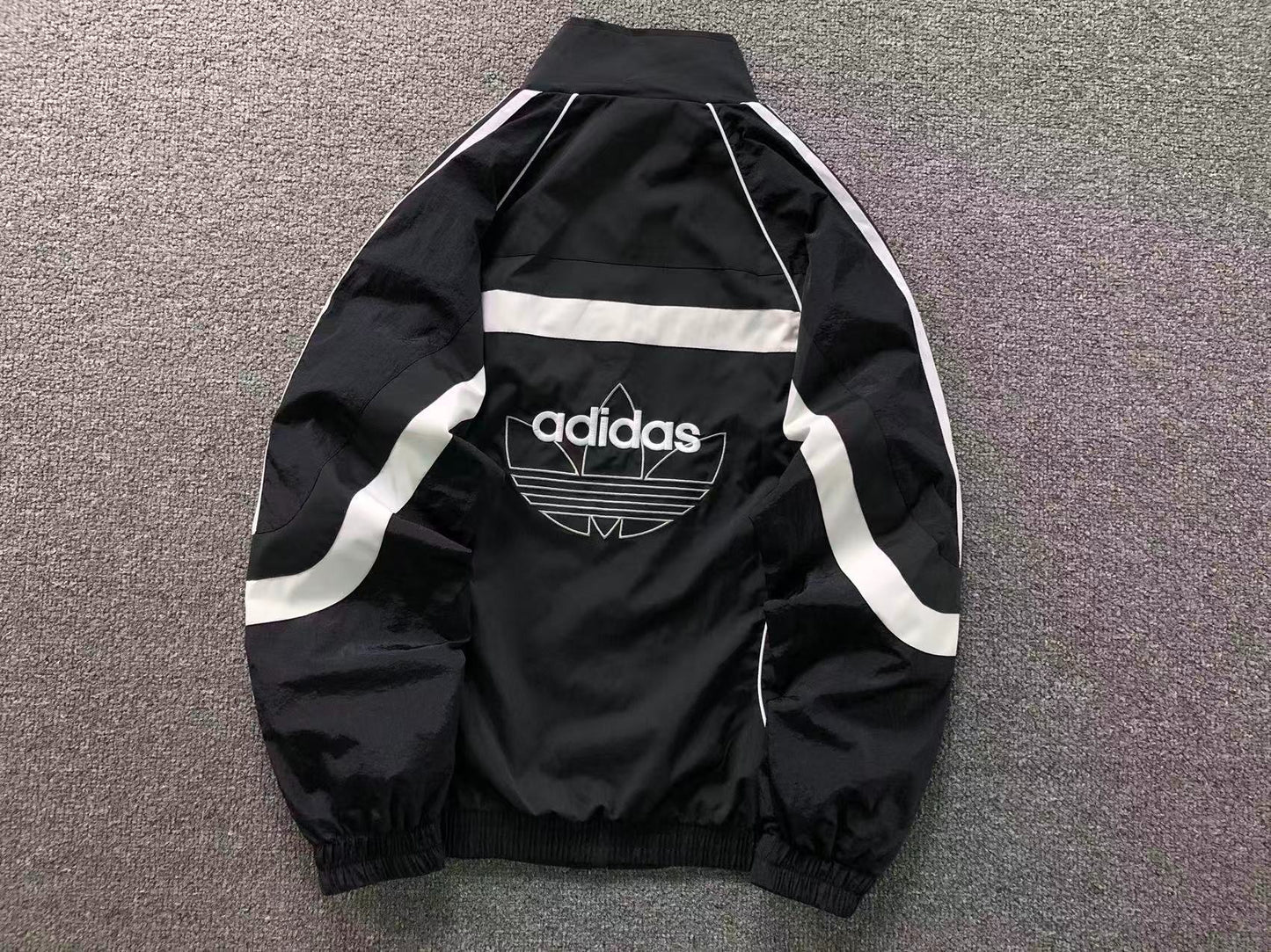 Jaqueta Adidas Oversized Archive Windbreaker