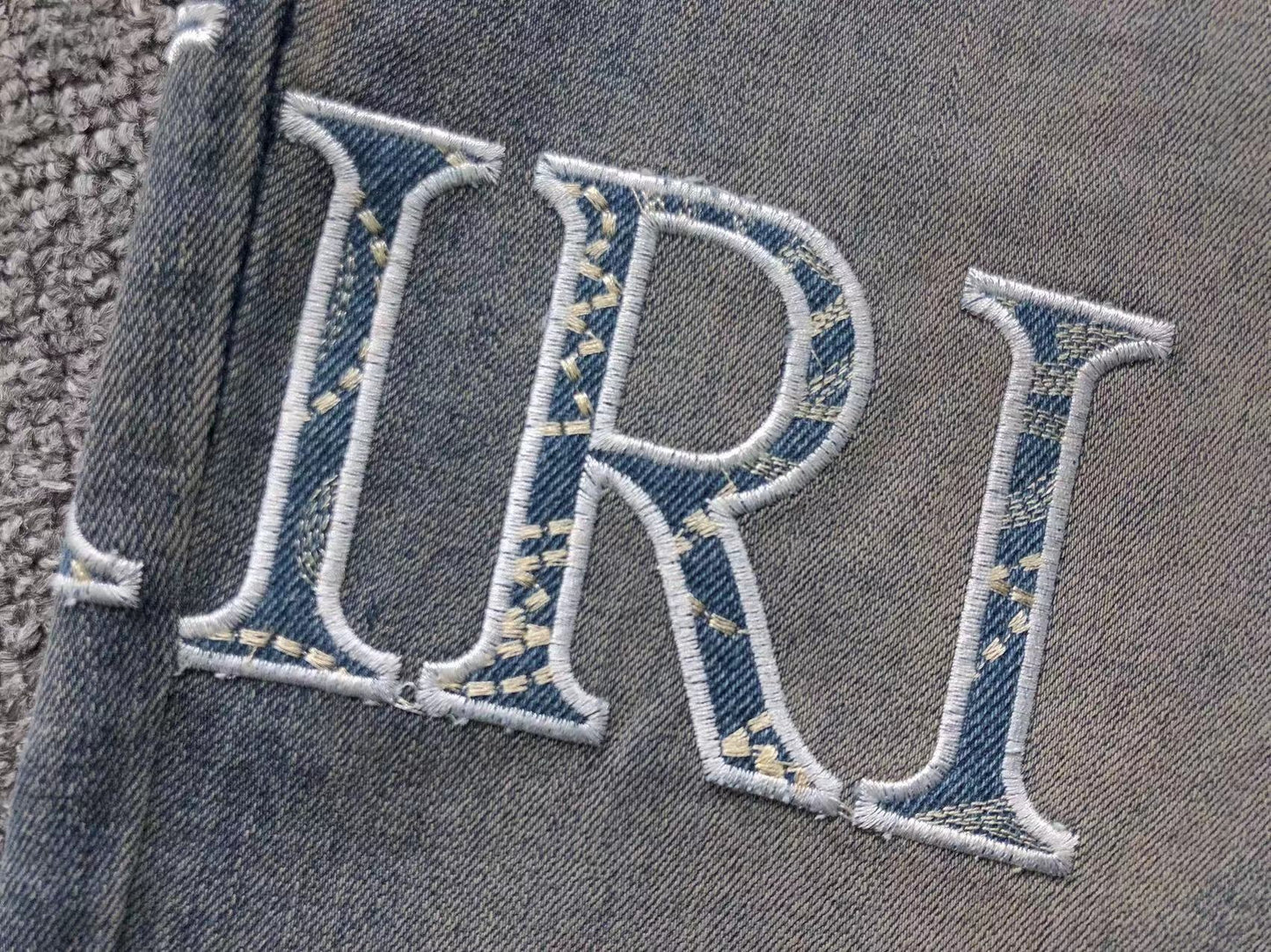 Calça AMIRI Vintage Logo Washed Denim