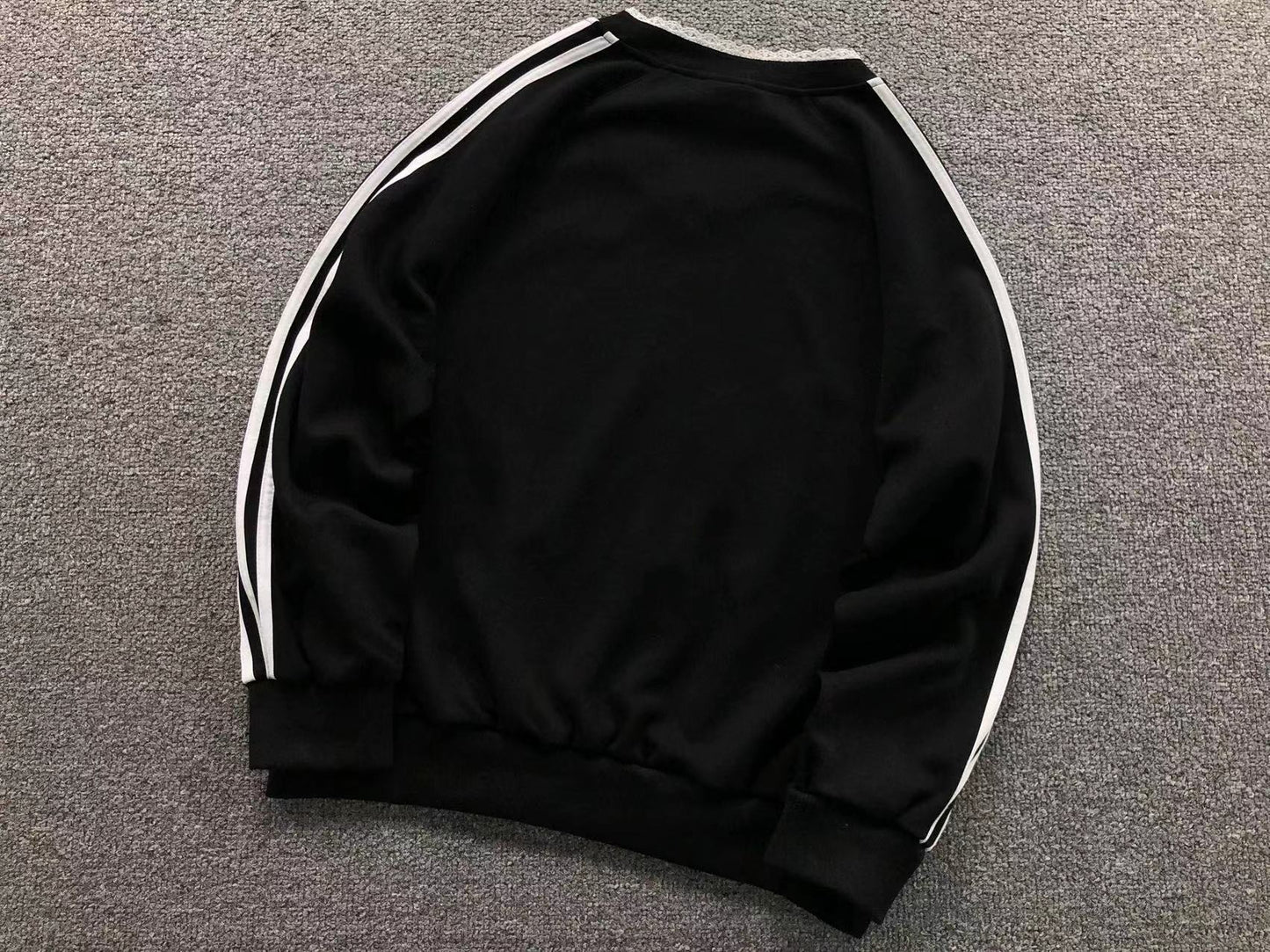 Moletom Adidas Lace V-Neck Crew
