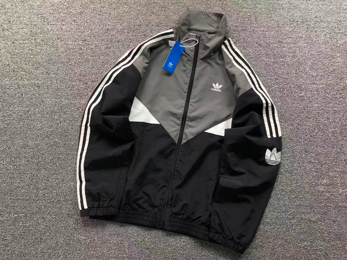 Jaqueta Adidas Chevron Windbreaker Archive