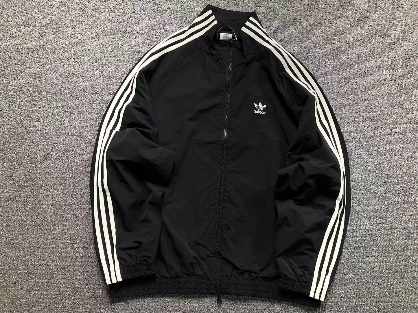 Jaqueta Adidas Lightweight Shell