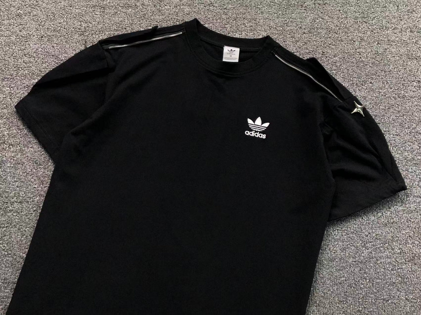 Camiseta Adidas Originals Shoulder Hardware