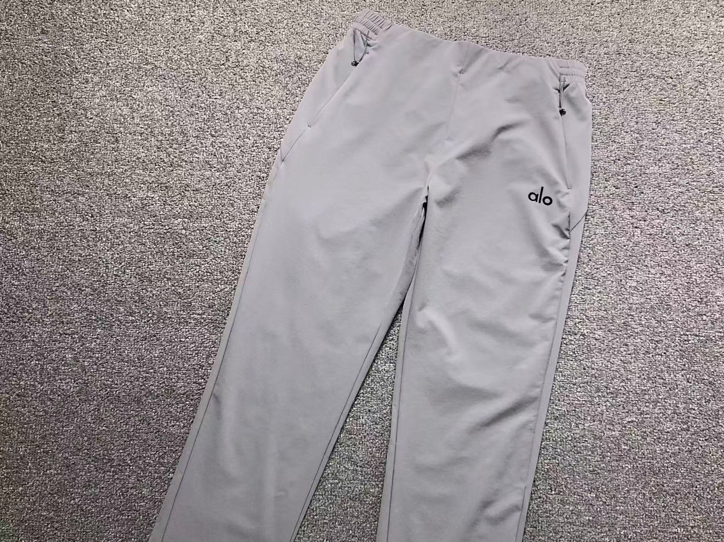 Calça elástica ALO moletom cargo