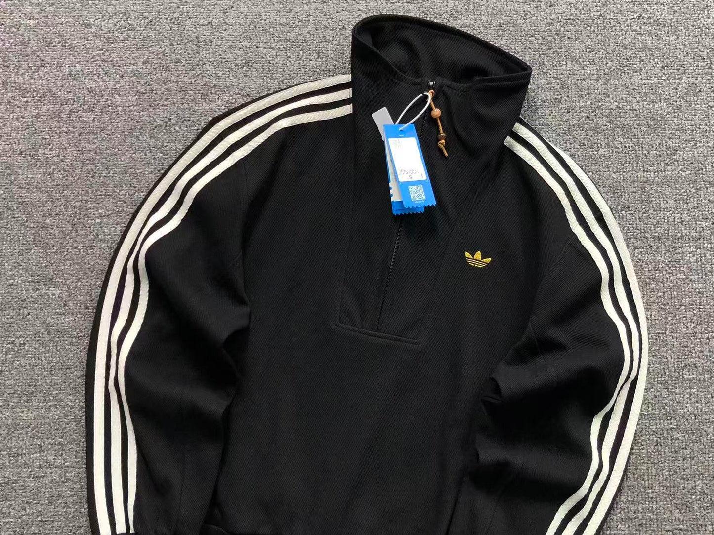 Moletom Adidas Clean Heritage Fit Feminina