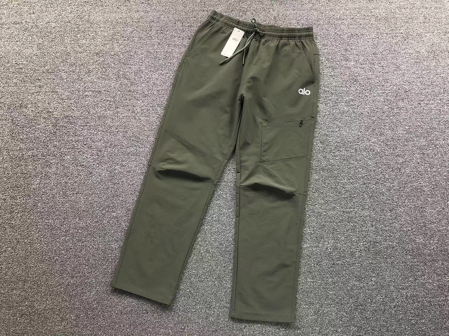 Calça elástica ALO moletom cargo
