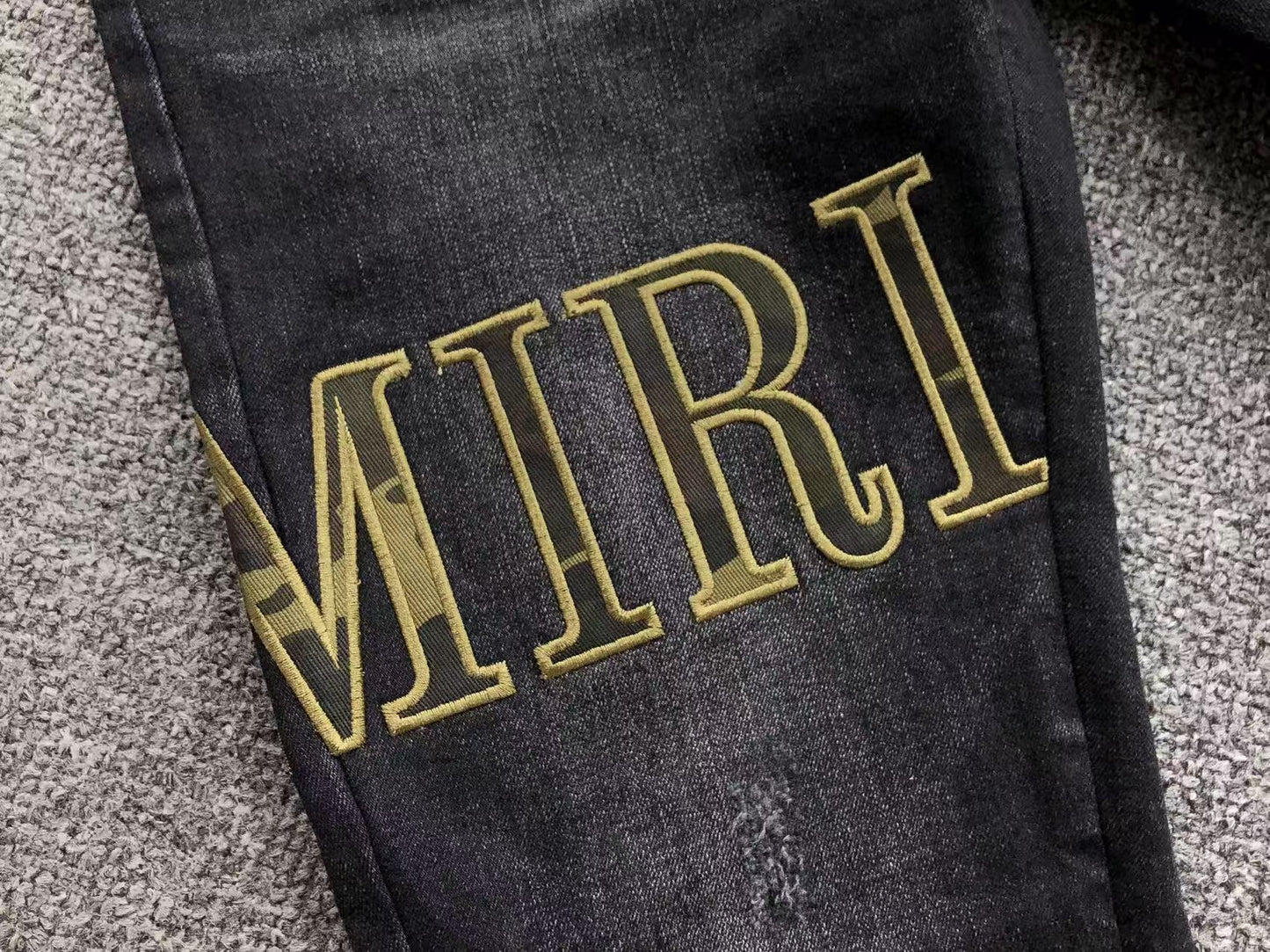 Calça AMIRI Gold Logo Black Denim