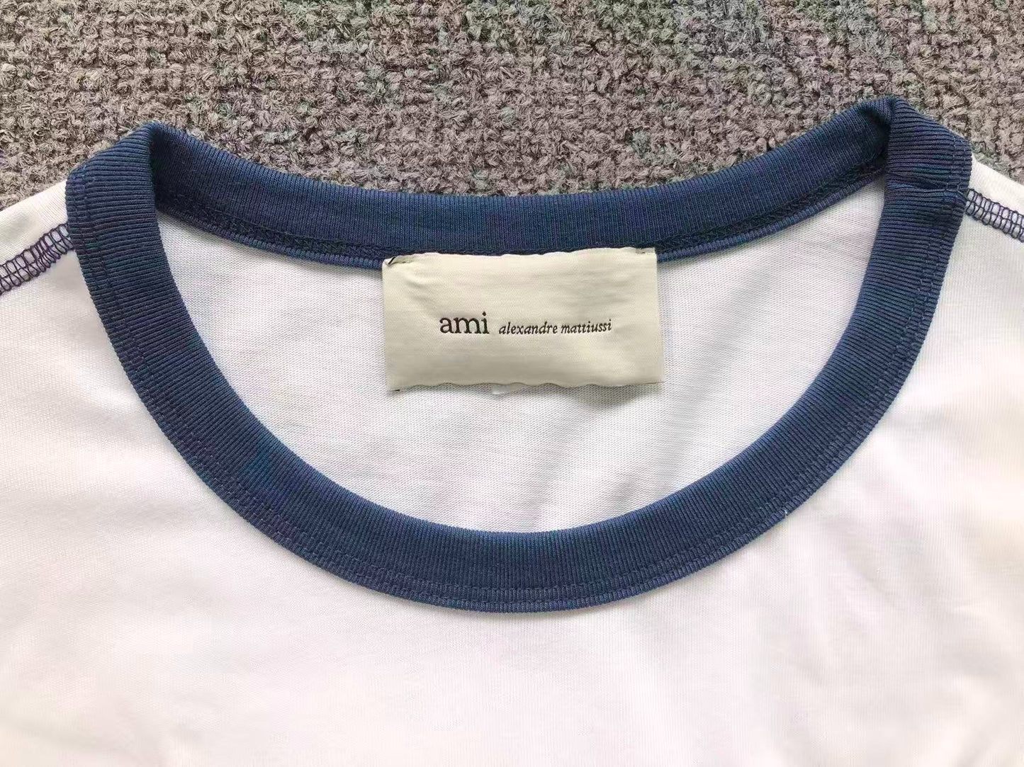 Camiseta AMI Paris Heart Patch Contrast Stitch