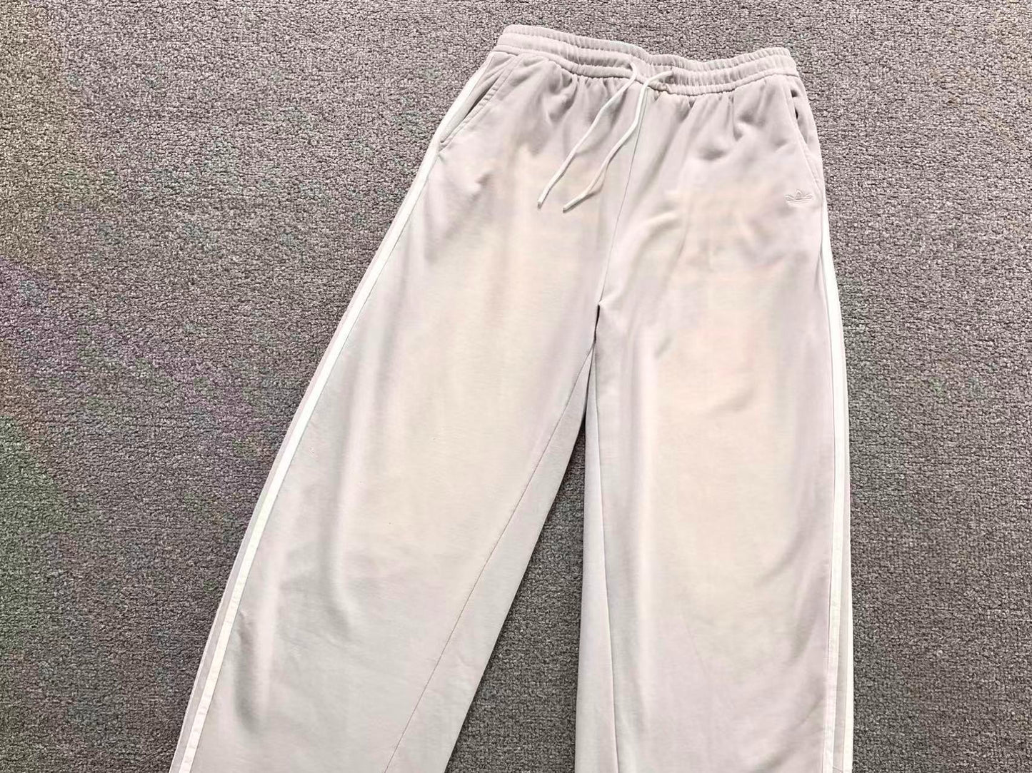 Calça Adidas Essential Wide Tech Pants