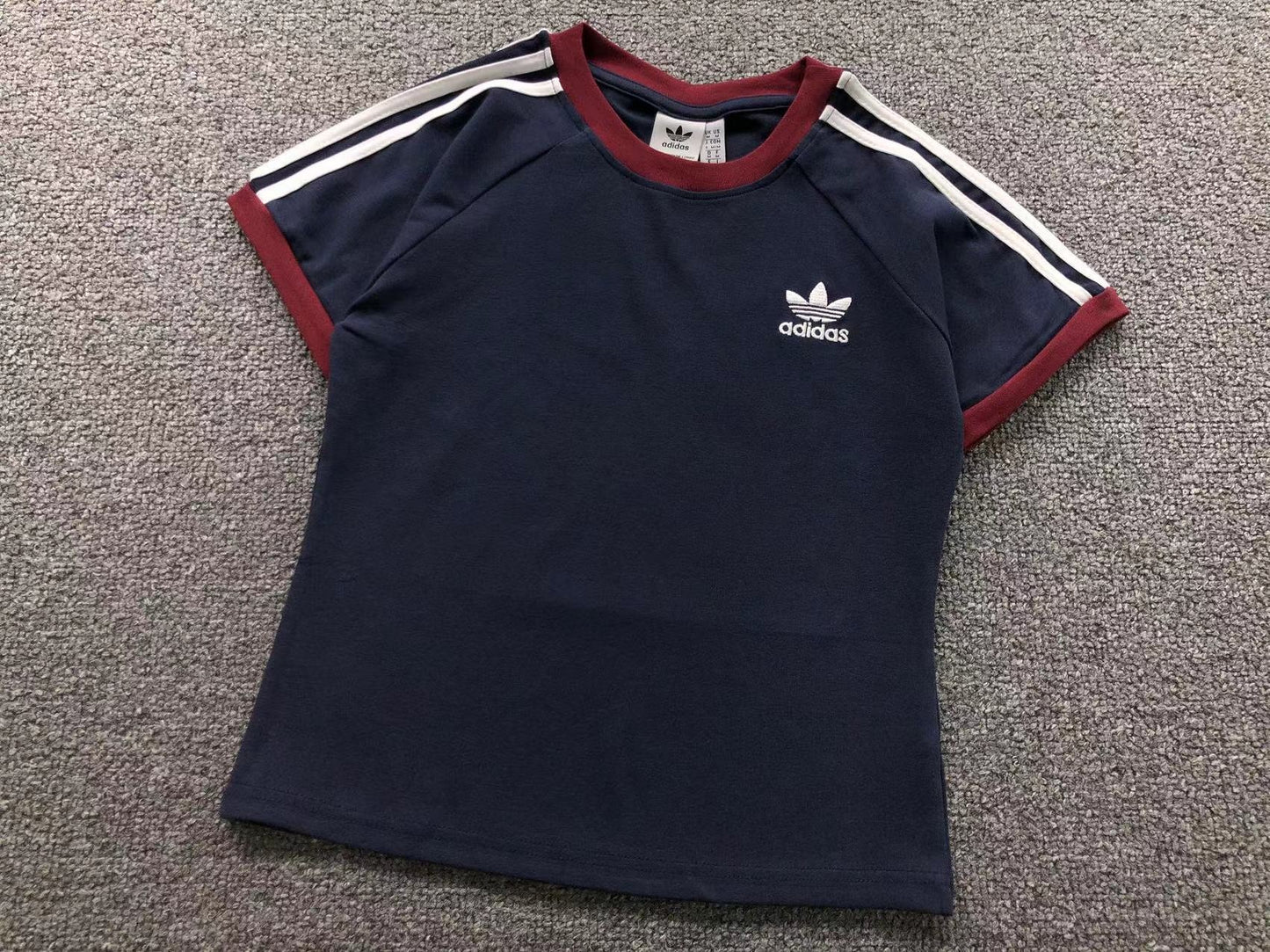 Camiseta Adidas Raglan Core 3-Stripes Feminina