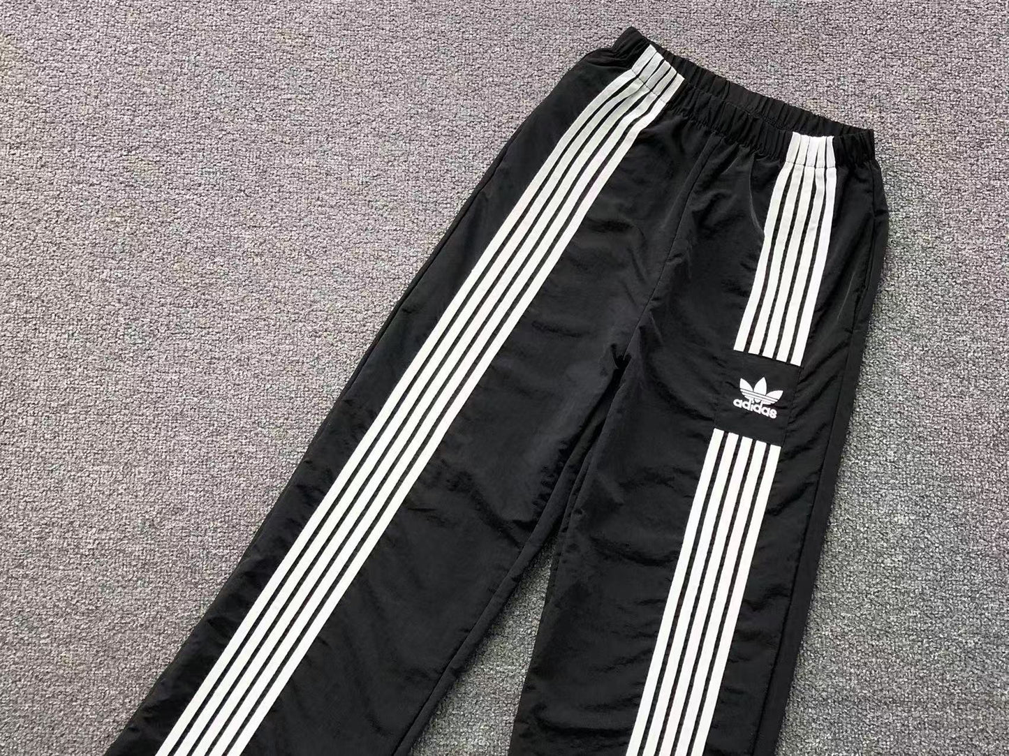 Calça Adidas Wide Track Stripes