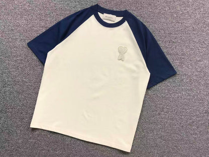 Camiseta AMI Paris Raglan Logo Coração
