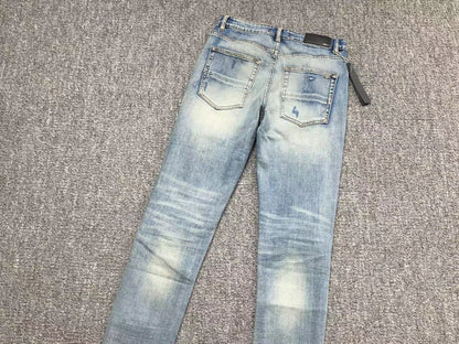 Calça AMIRI Light Wash Destroyed Denim