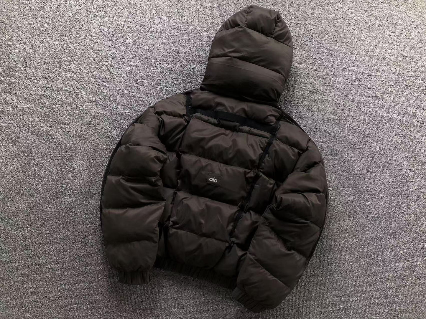 Jaqueta ALO puffer com capuz Feminino