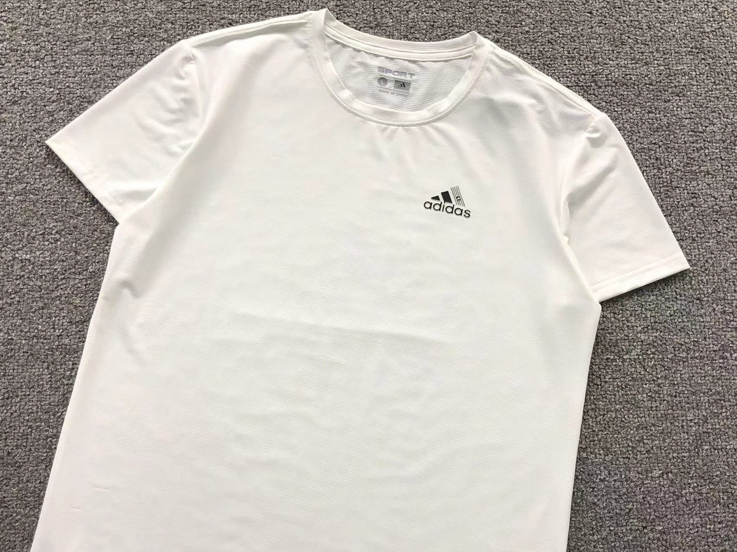 Camiseta Adidas Minimal Active Wear