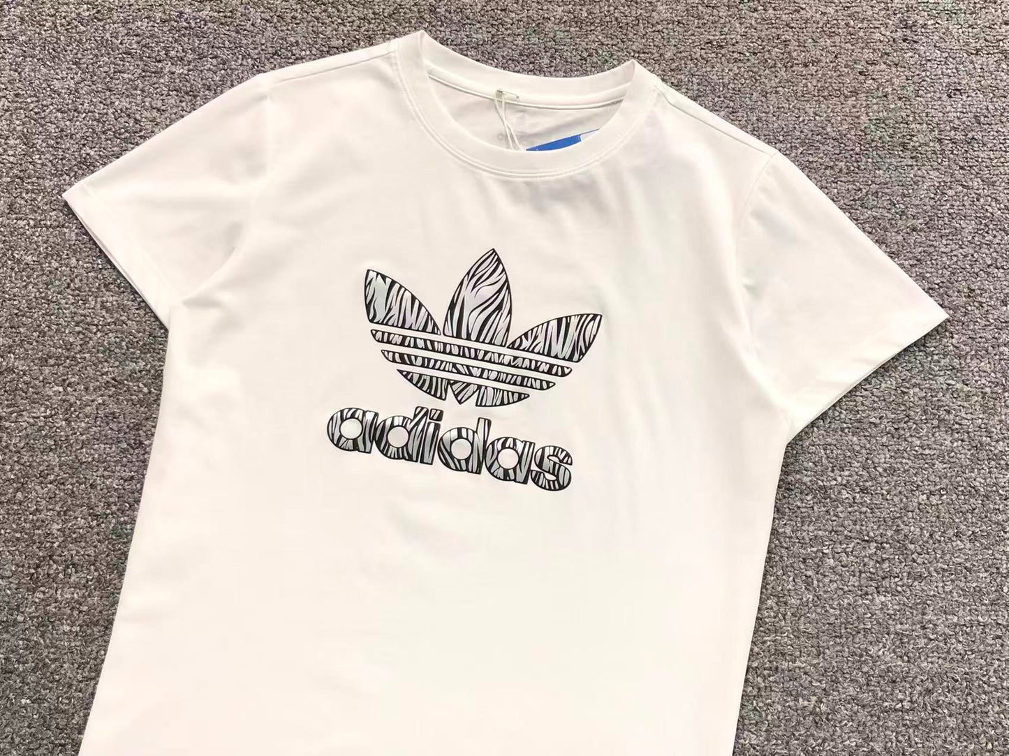 Camiseta adidas Originals Zebra Trefoil