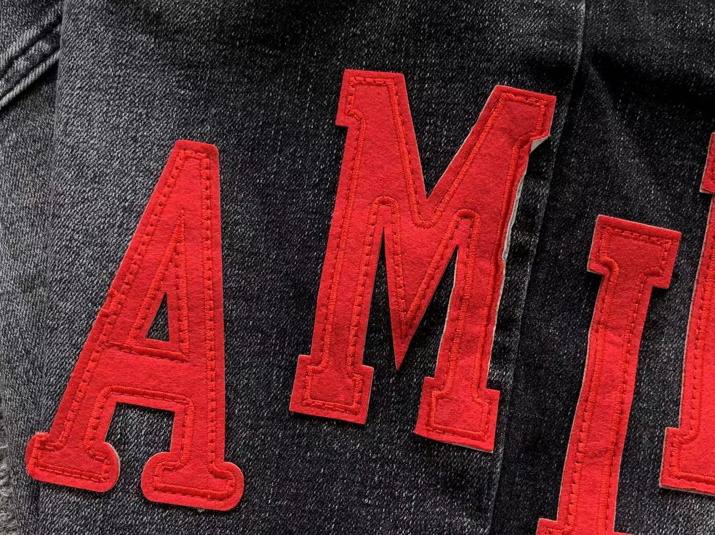 Calça AMIRI Signature Red Logo Jeans