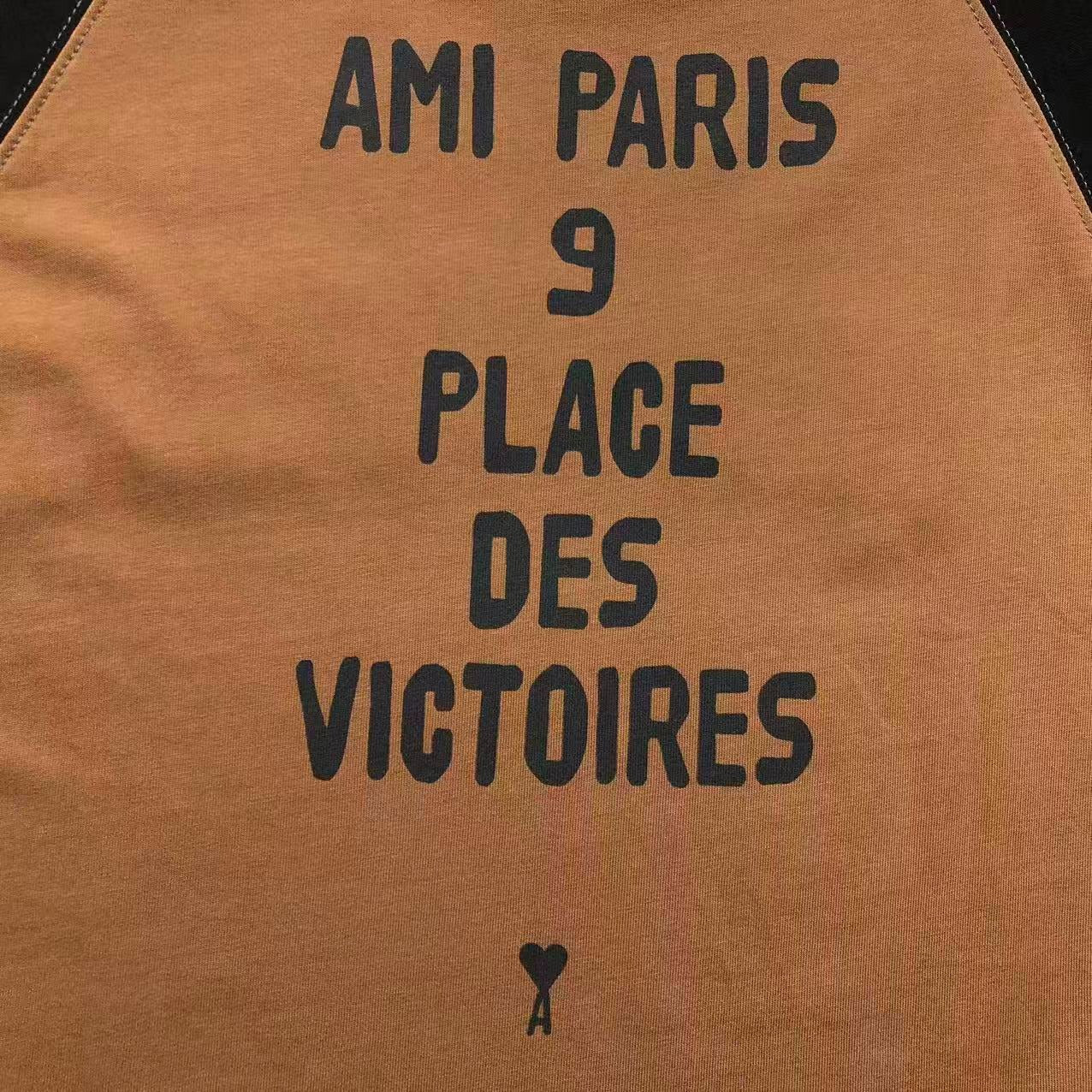 Camiseta AMI Paris Varsity Logo Raglan