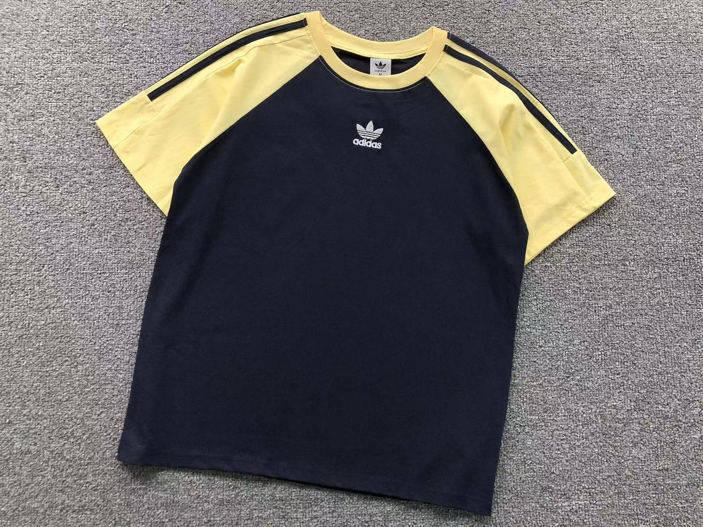Camiseta Adidas Raglan Contrast Feminino