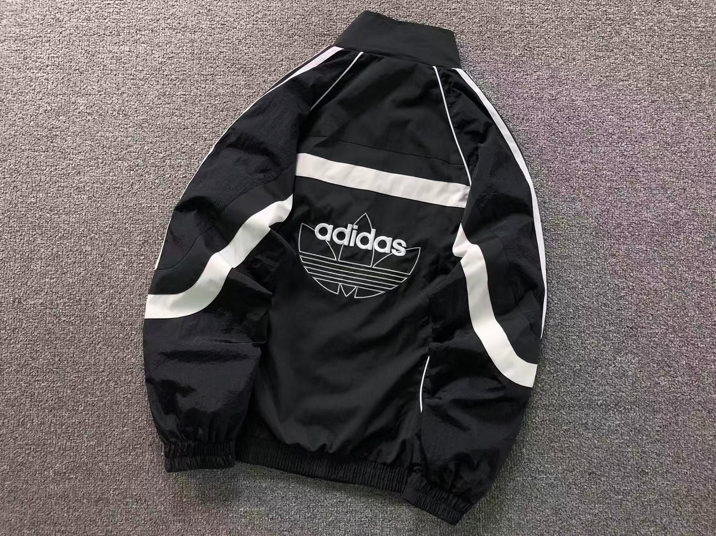 Jaqueta Adidas Oversized Archive Windbreaker