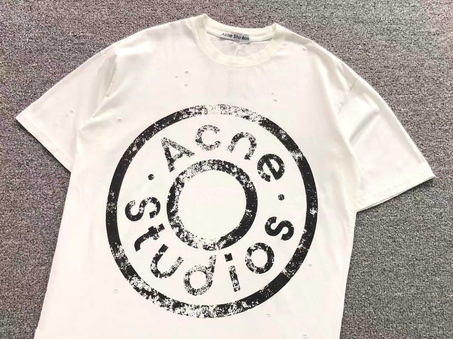 Camiseta Acne Studios Distressed Round Logo