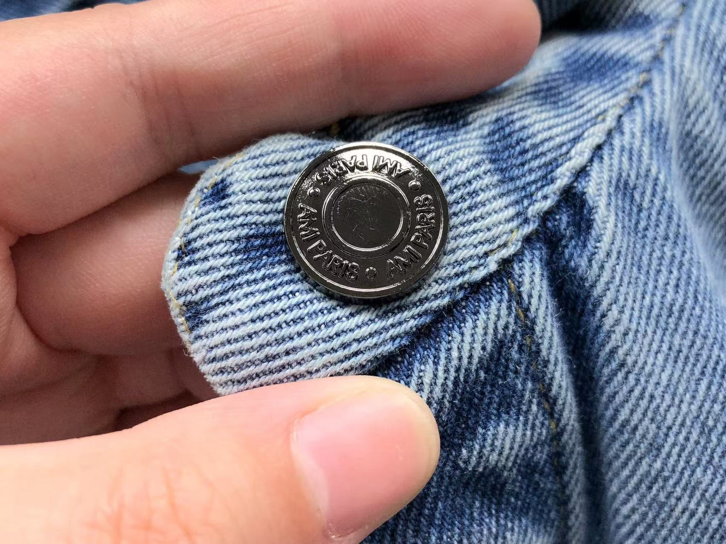 Camisa AMI Paris Denim Cropped Logo Coração