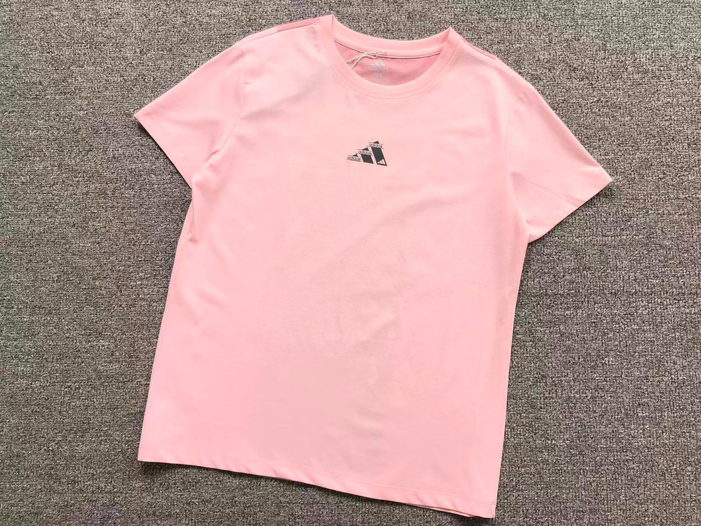 Camiseta Adidas Micro Logo Minimal Feminina