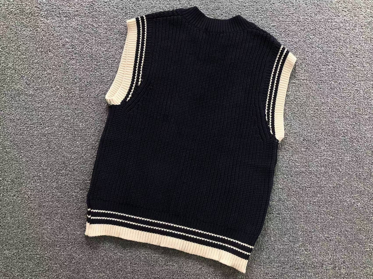 Suéter AMI Paris Tricot V Neck Heart Logo