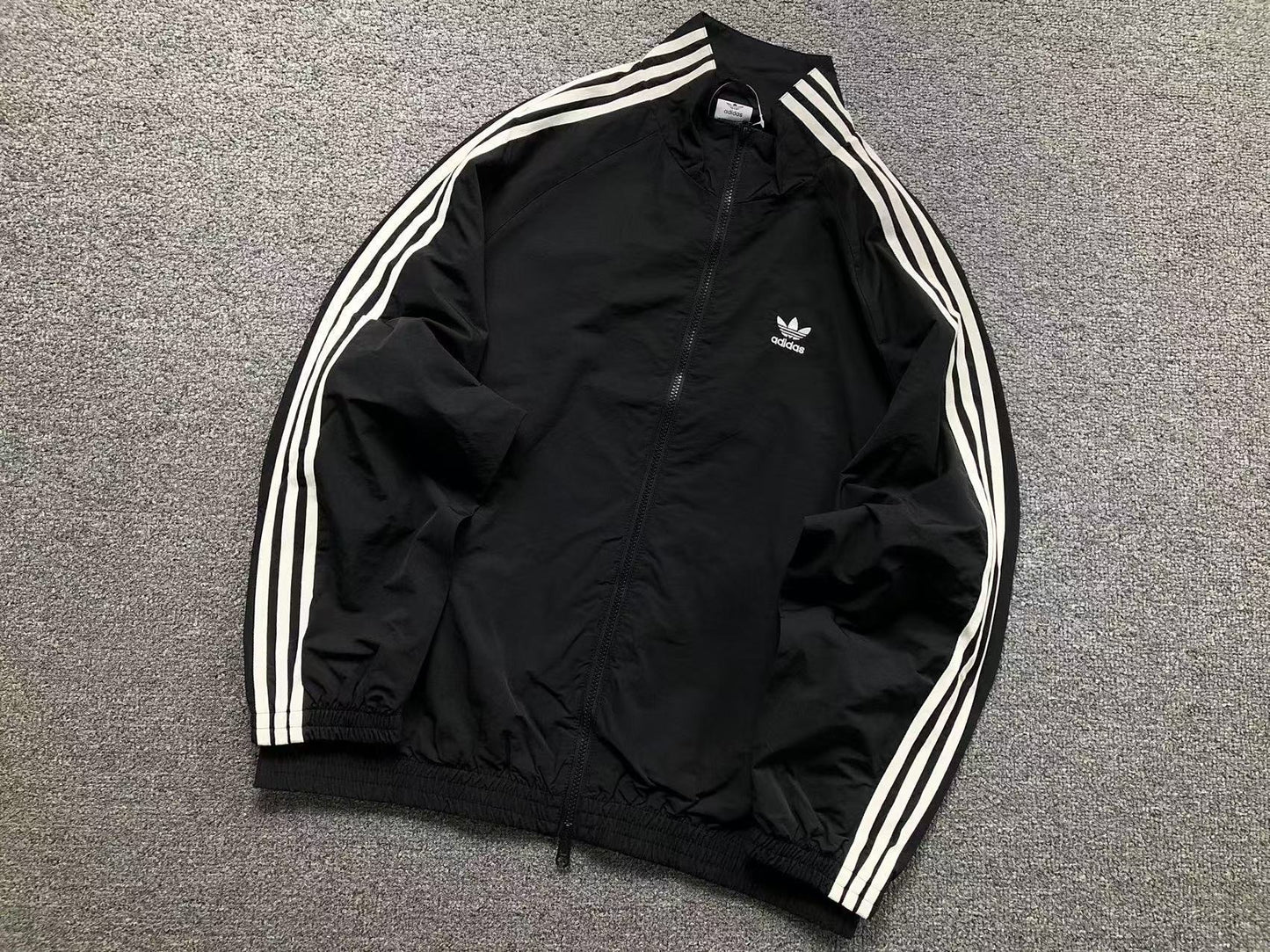 Jaqueta Adidas Lightweight Shell